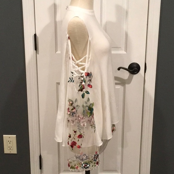 😻🎉❤️Floral Embroidery Angel Sleeve Top😍 Host Pick!😻5/2/22 - Picture 6 of 8